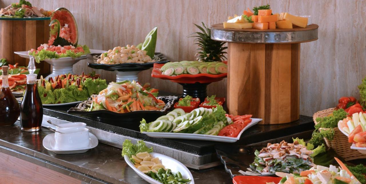 Holiday Inn Chandigarh Panchkula, An Ihg Hotel Extérieur photo A salad bar