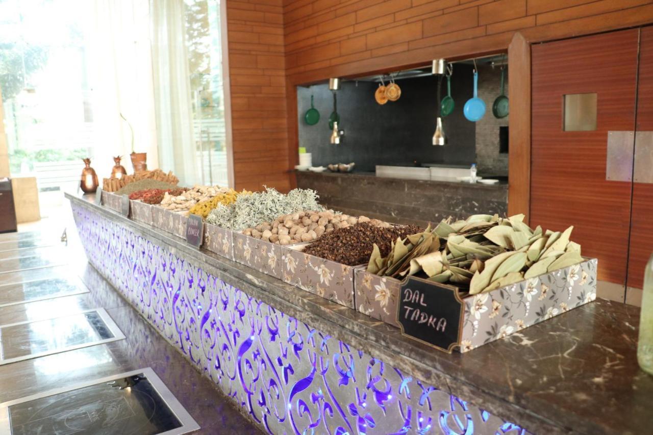 Holiday Inn Chandigarh Panchkula, An Ihg Hotel Extérieur photo A selection of Turkish sweets