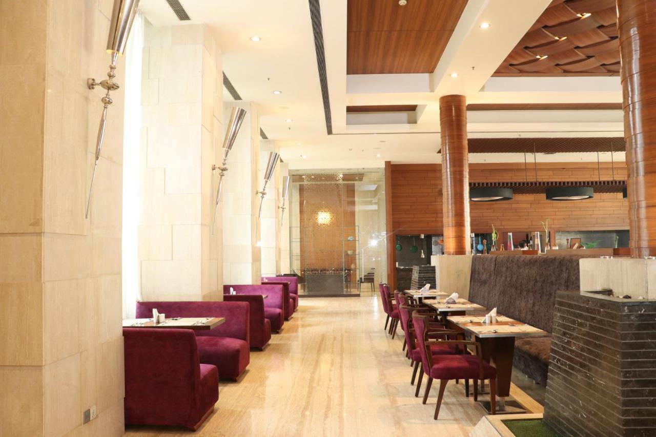 Holiday Inn Chandigarh Panchkula, An Ihg Hotel Extérieur photo The interior of the restaurant