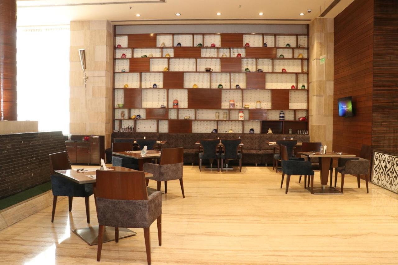 Holiday Inn Chandigarh Panchkula, An Ihg Hotel Extérieur photo The lounge at the airport