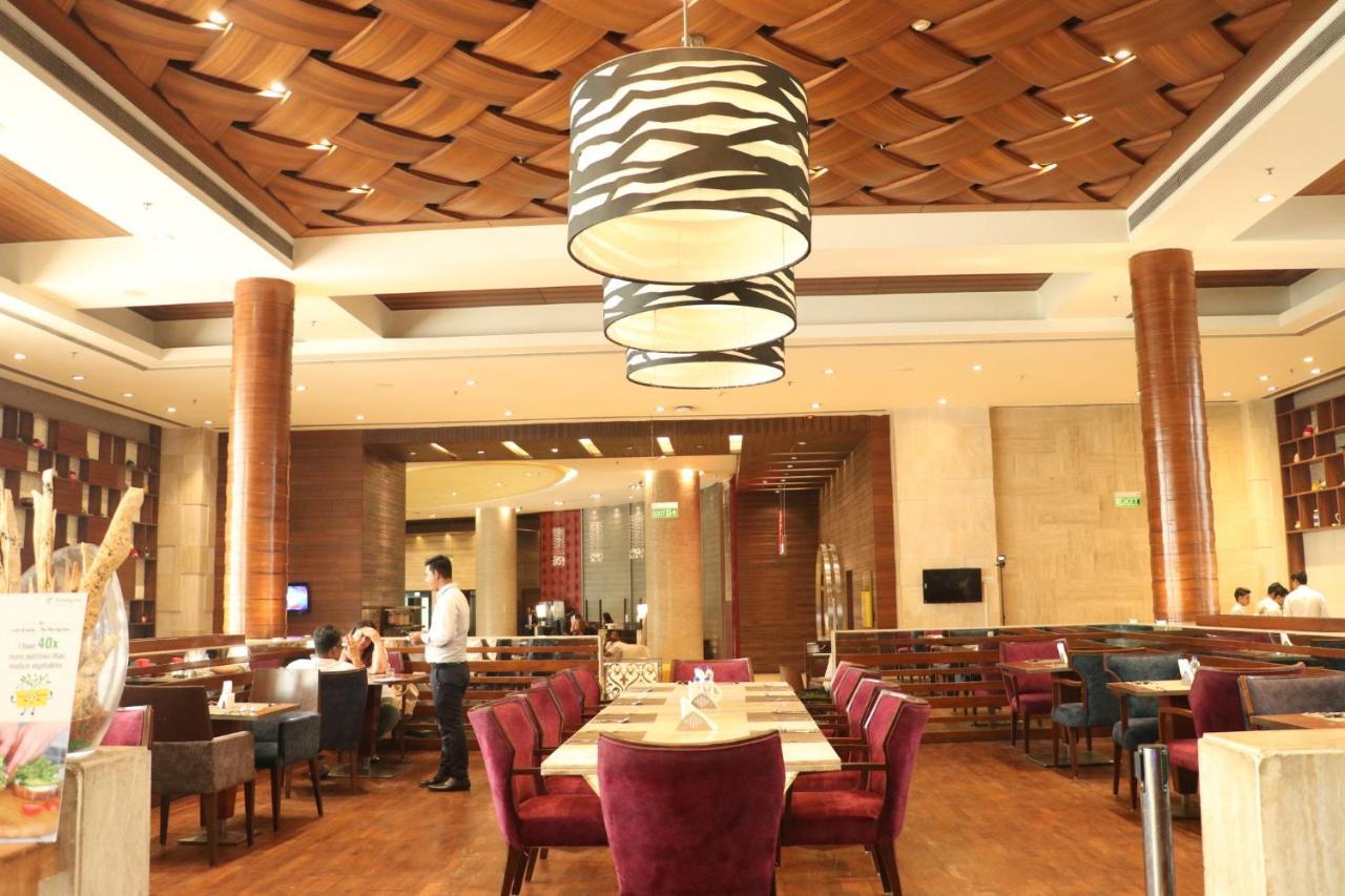 Holiday Inn Chandigarh Panchkula, An Ihg Hotel Extérieur photo The interior of the restaurant