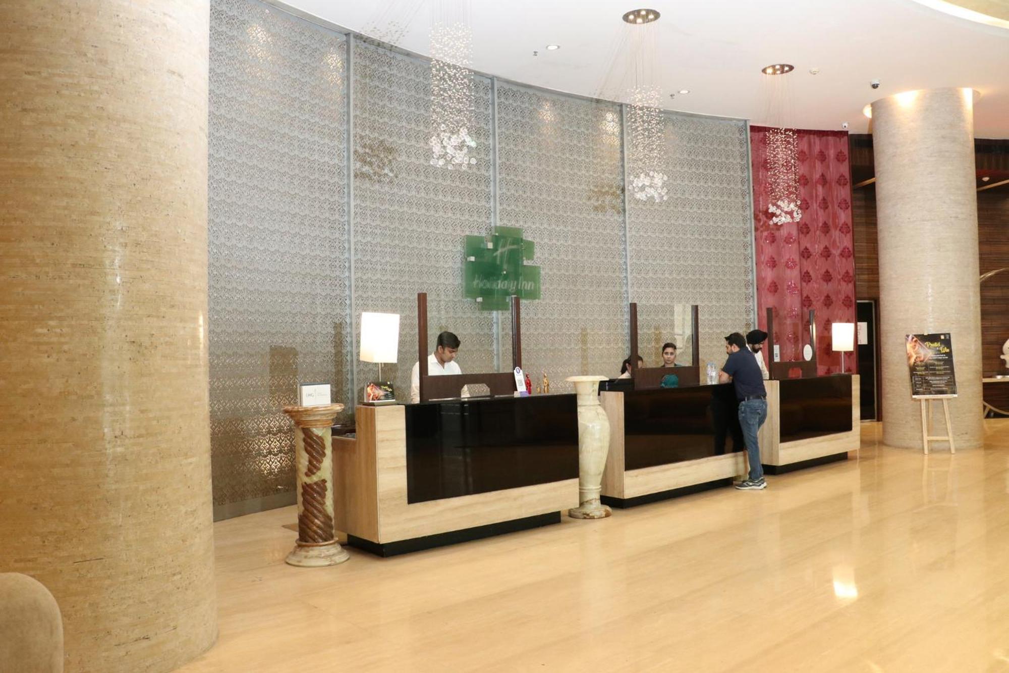 Holiday Inn Chandigarh Panchkula, An Ihg Hotel Extérieur photo The lobby of the hotel