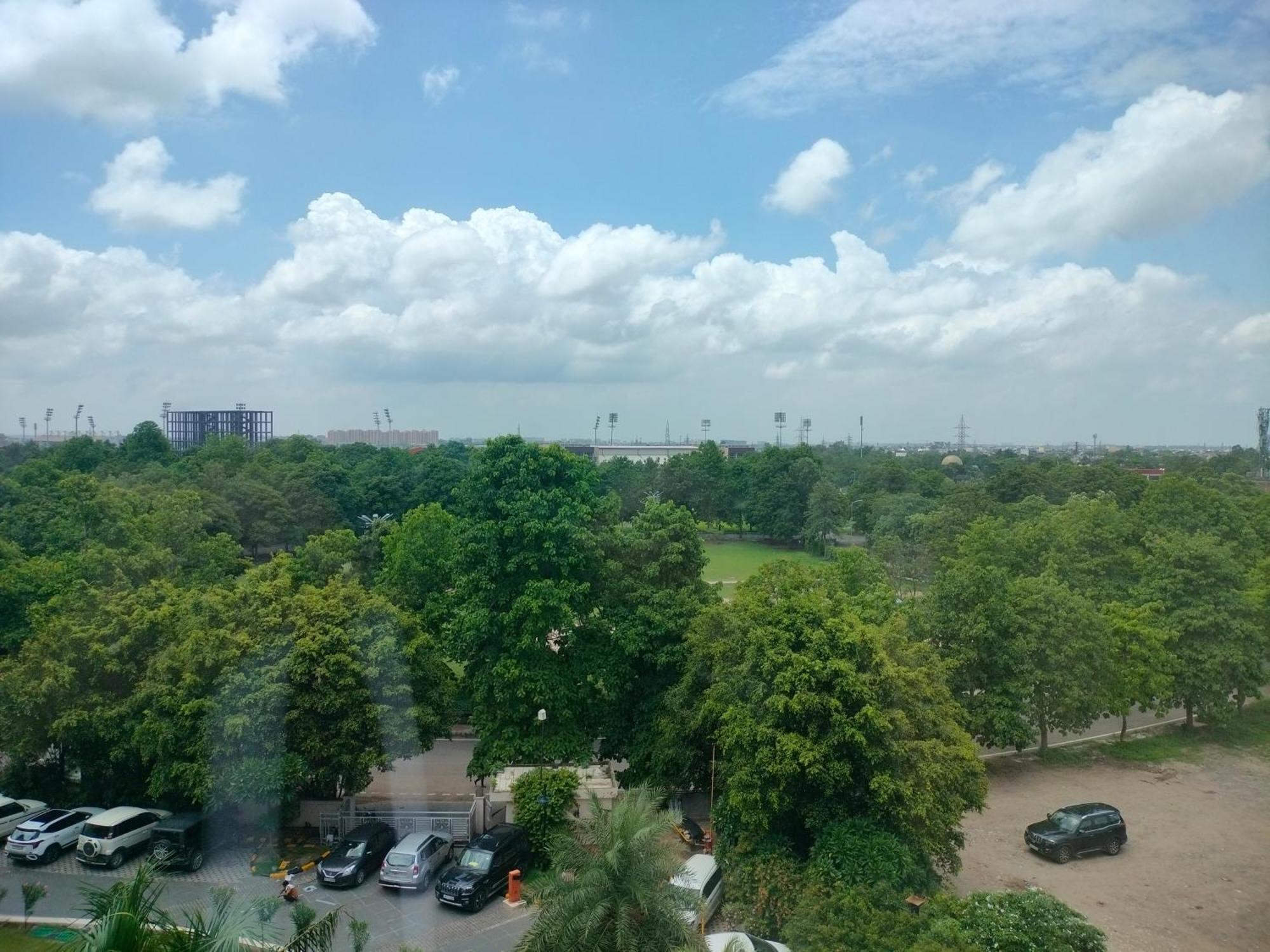 Holiday Inn Chandigarh Panchkula, An Ihg Hotel Extérieur photo View of the park from the hotel