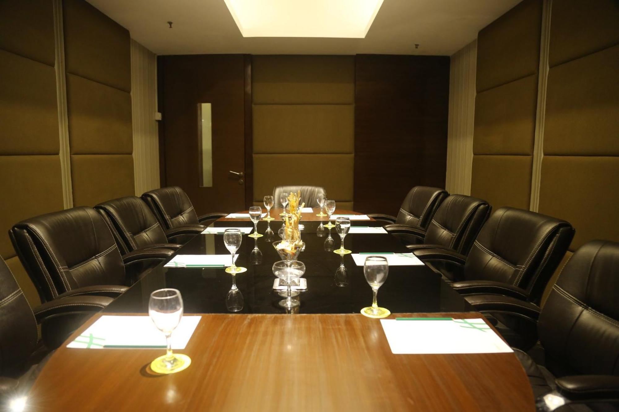 Holiday Inn Chandigarh Panchkula, An Ihg Hotel Extérieur photo A boardroom